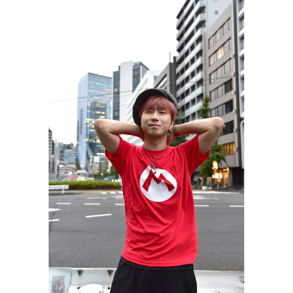 SUPER MARIO スーパーマリオ - Mario Badge / Tシャツ / メンズ 【公式 