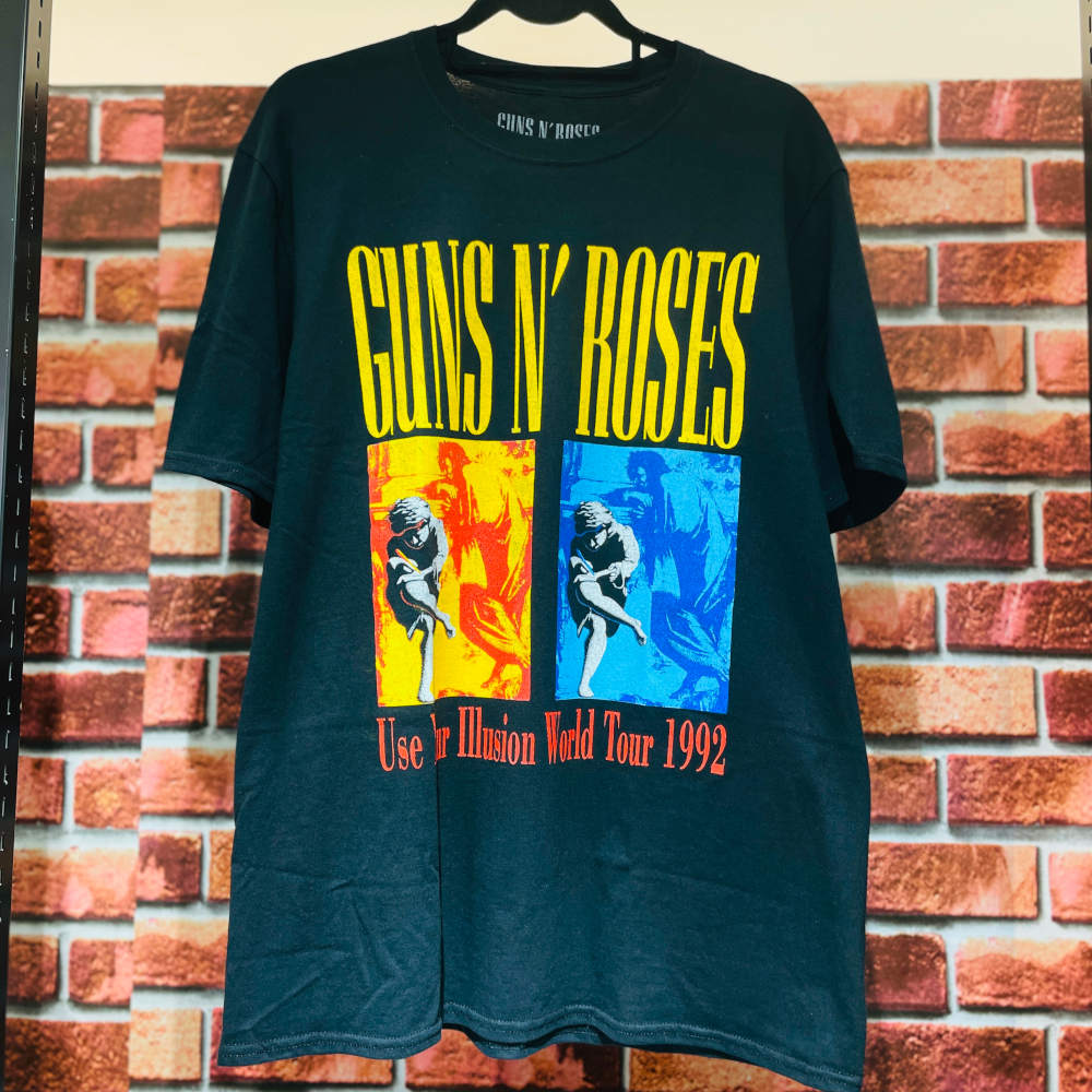 
                  
                    GUNS N ROSES ガンズアンドローゼズ - Use Your Illusion World Tour / バックプリントあり / Tシャツ / メンズ
                  
                