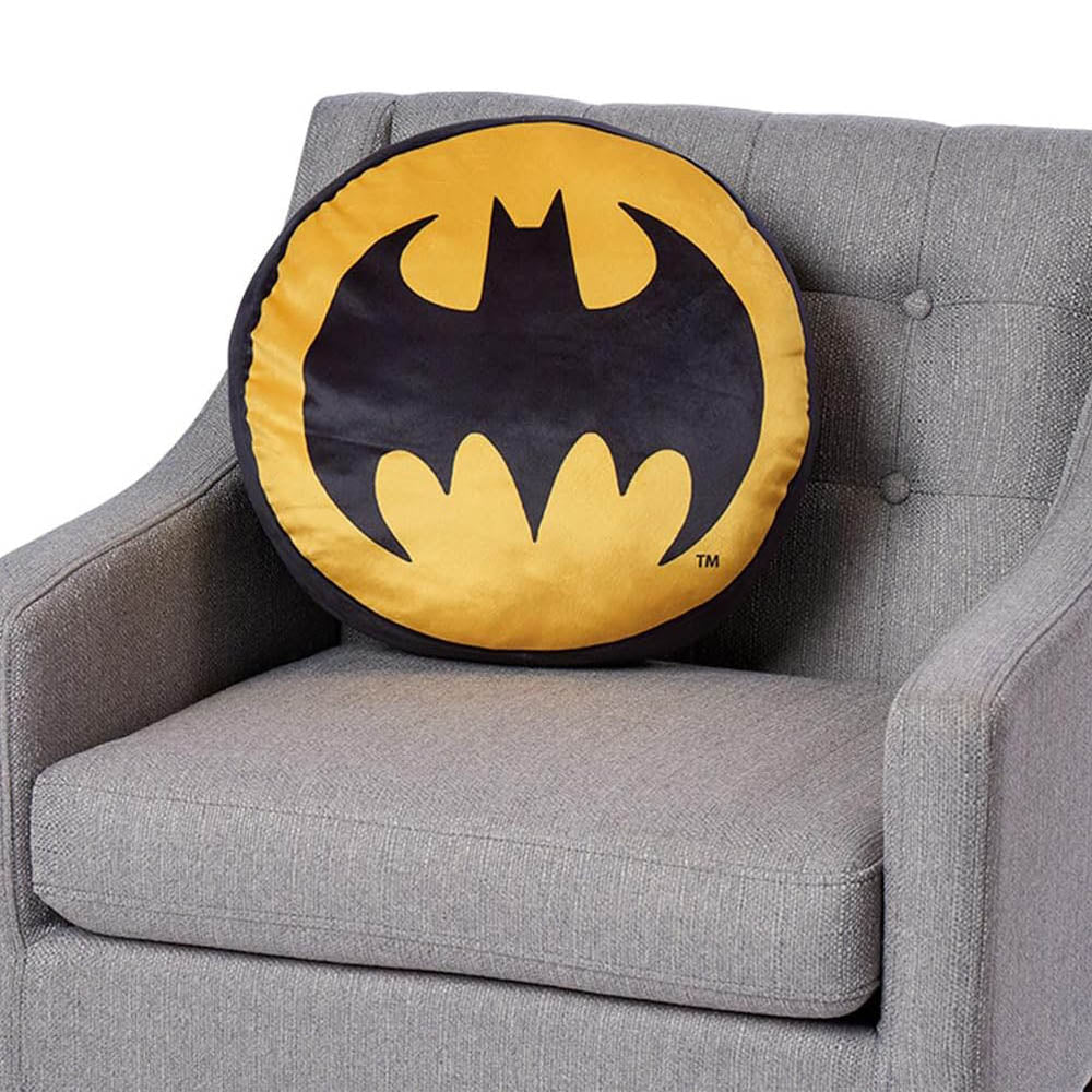 
                  
                    BATMAN バットマン - Bat Signal Travel Cloud Pillow / 寝具
                  
                