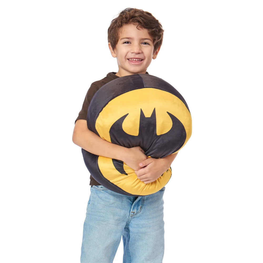 
                  
                    BATMAN バットマン - Bat Signal Travel Cloud Pillow / 寝具
                  
                