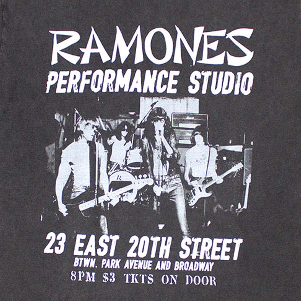 
                  
                    RAMONES ラモーンズ (来日 45周年 ) - East Village / Stone Wash / Tシャツ / メンズ
                  
                