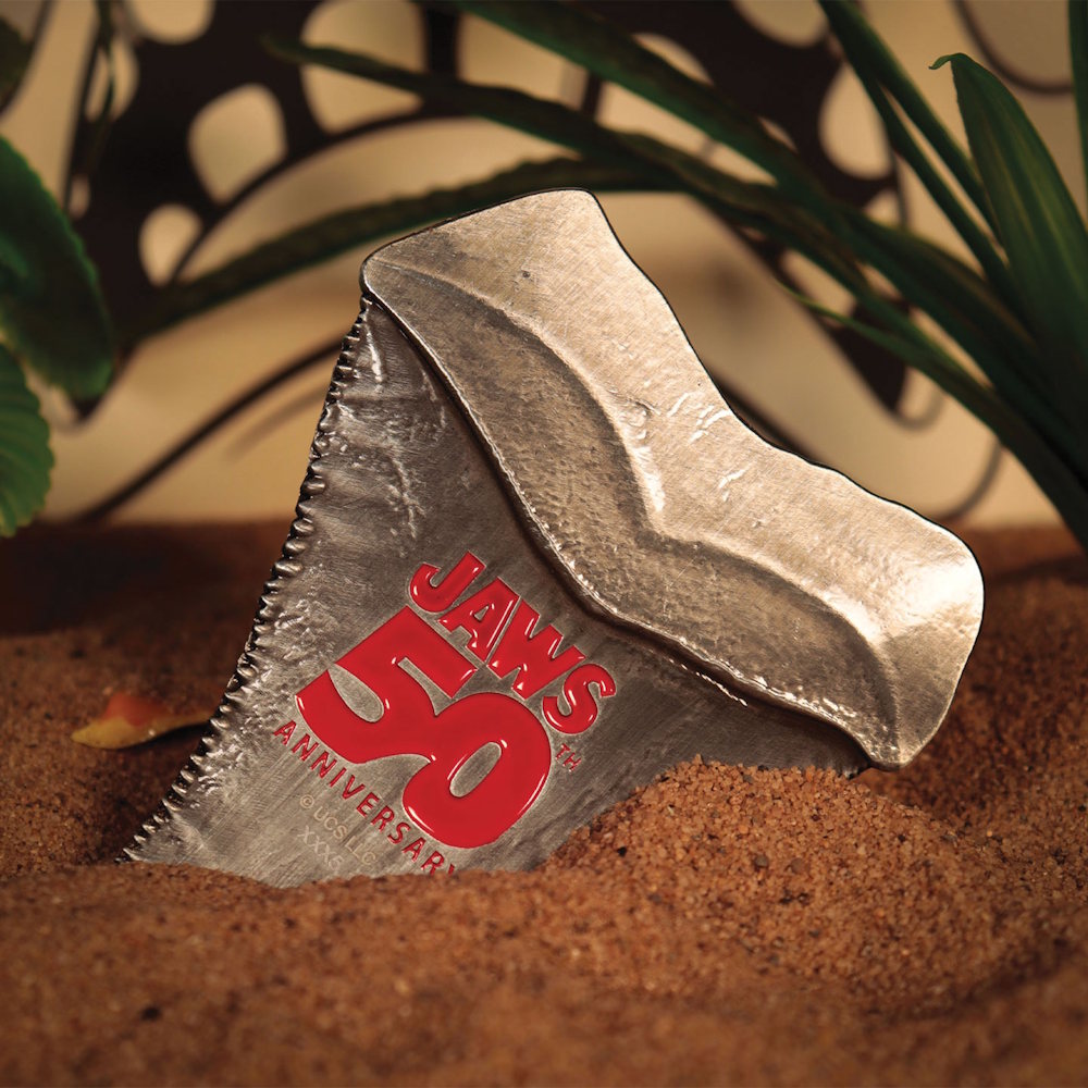 
                  
                    【予約商品】 JAWS ジョーズ (公開 50周年 ) - 50th Anniversary Shark Tooth Medallion / 世界限定1975個 / インテリア置物
                  
                