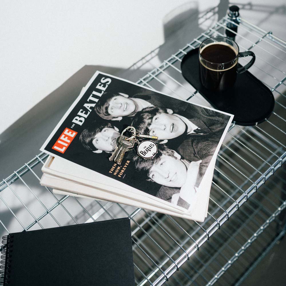 
                  
                    THE BEATLES ビートルズ (結成 65周年 ) - TICKET TO RIDE / チャーム付き / キーホルダー
                  
                