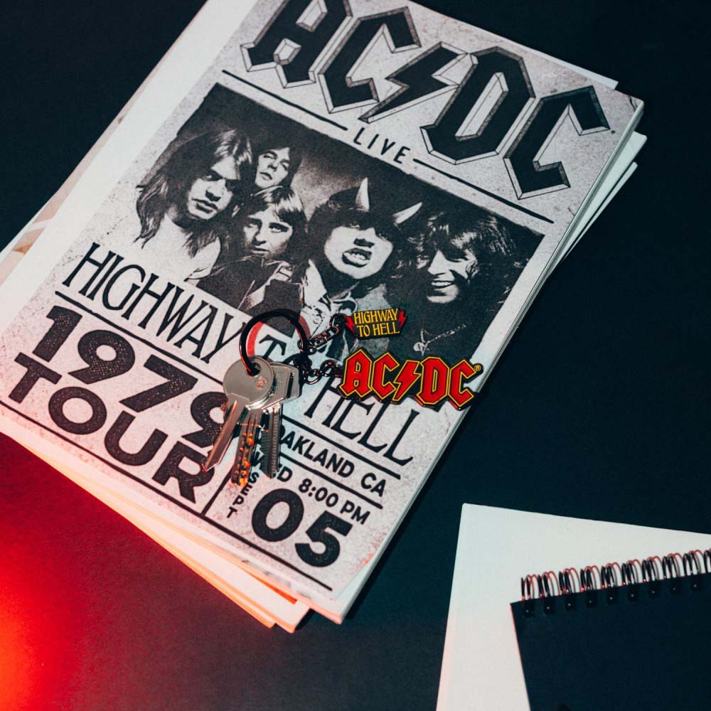 
                  
                    AC/DC エーシーディーシー (来日 45周年 ) - HIGHWAY TO TELL / チャーム付き / キーホルダー
                  
                
