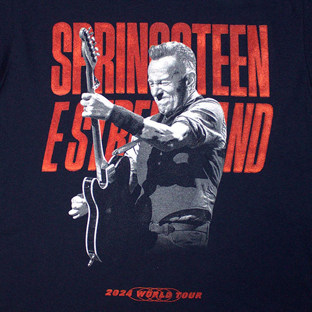 
                  
                    【予約商品】 BRUCE SPRINGSTEEN ブルーススプリングスティーン (11月 映画公開 記念 ) - Tour '24 Guitar Photo / バックプリントあり / 2024年ツアー会場限定販売 / Tシャツ / メンズ
                  
                