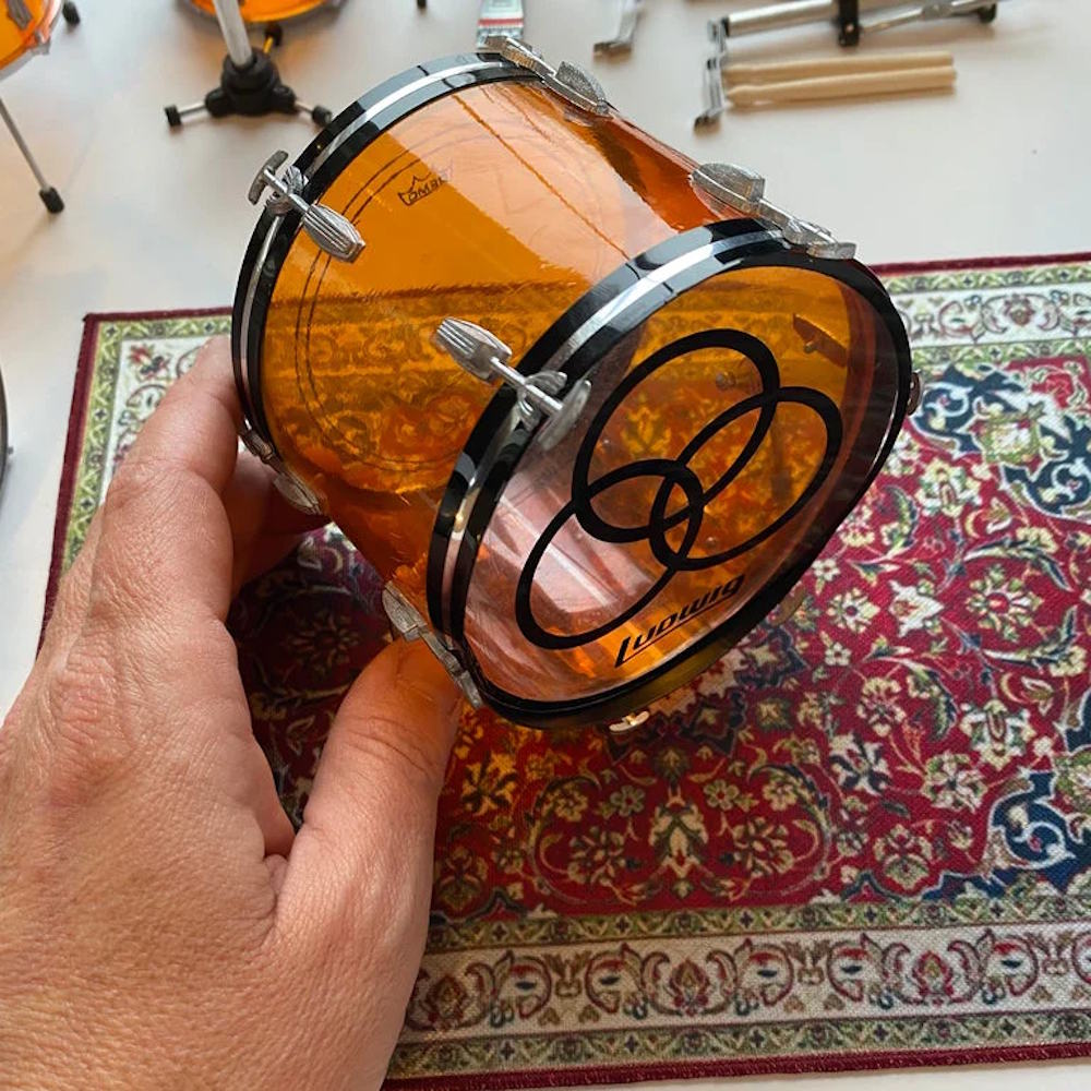 
                  
                    【予約商品】 LED ZEPPELIN レッドツェッペリン (公式 映画公開 記念 ) - Vintage Drum Rug - Miniature for 1:4 Scale Drum Kit Models / ミニチュア楽器
                  
                