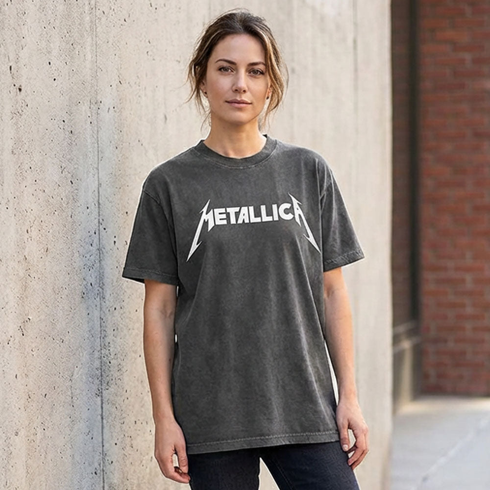 
                  
                    METALLICA メタリカ (結成 45周年 ) - Logo / Stone Wash / Tシャツ / メンズ
                  
                