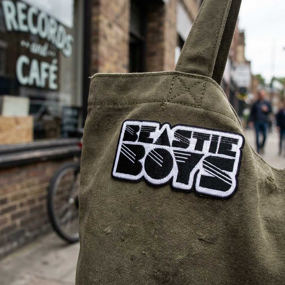 
                  
                    BEASTIE BOYS ビースティボーイズ (結成 45周年 ) - Block Logo / ワッペン
                  
                