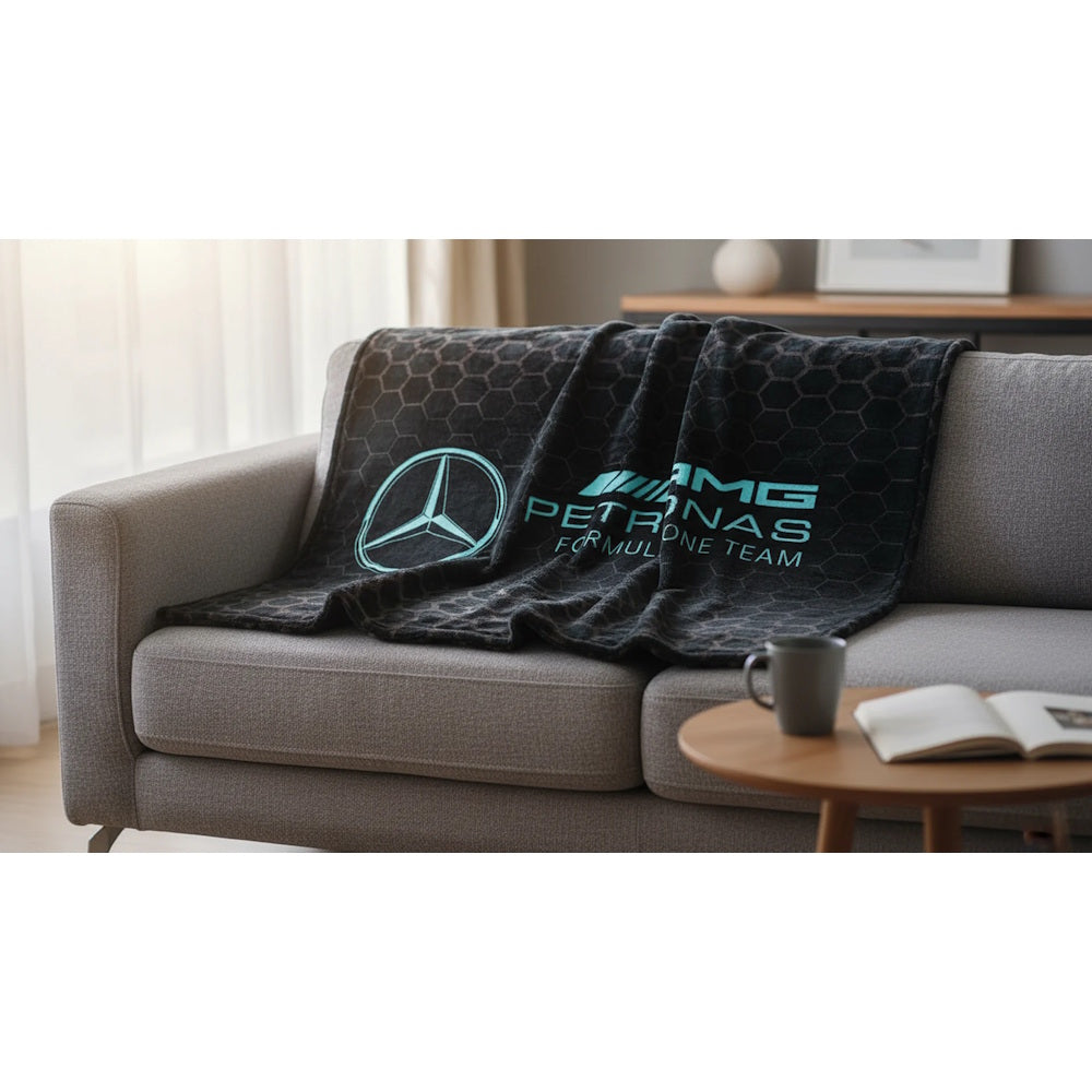 
                  
                    【予約商品】 FORMULA ONE（F1） フォーァミュラワン - Mercedes-AMG Petronas フリースブランケット（ステルスブラック） / 約40×59インチ / 寝具
                  
                