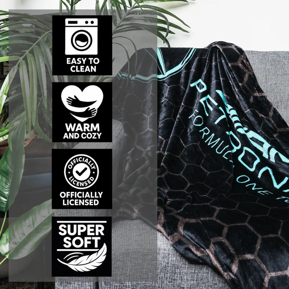 
                  
                    【予約商品】 FORMULA ONE（F1） フォーァミュラワン - Mercedes-AMG Petronas フリースブランケット（ステルスブラック） / 約40×59インチ / 寝具
                  
                