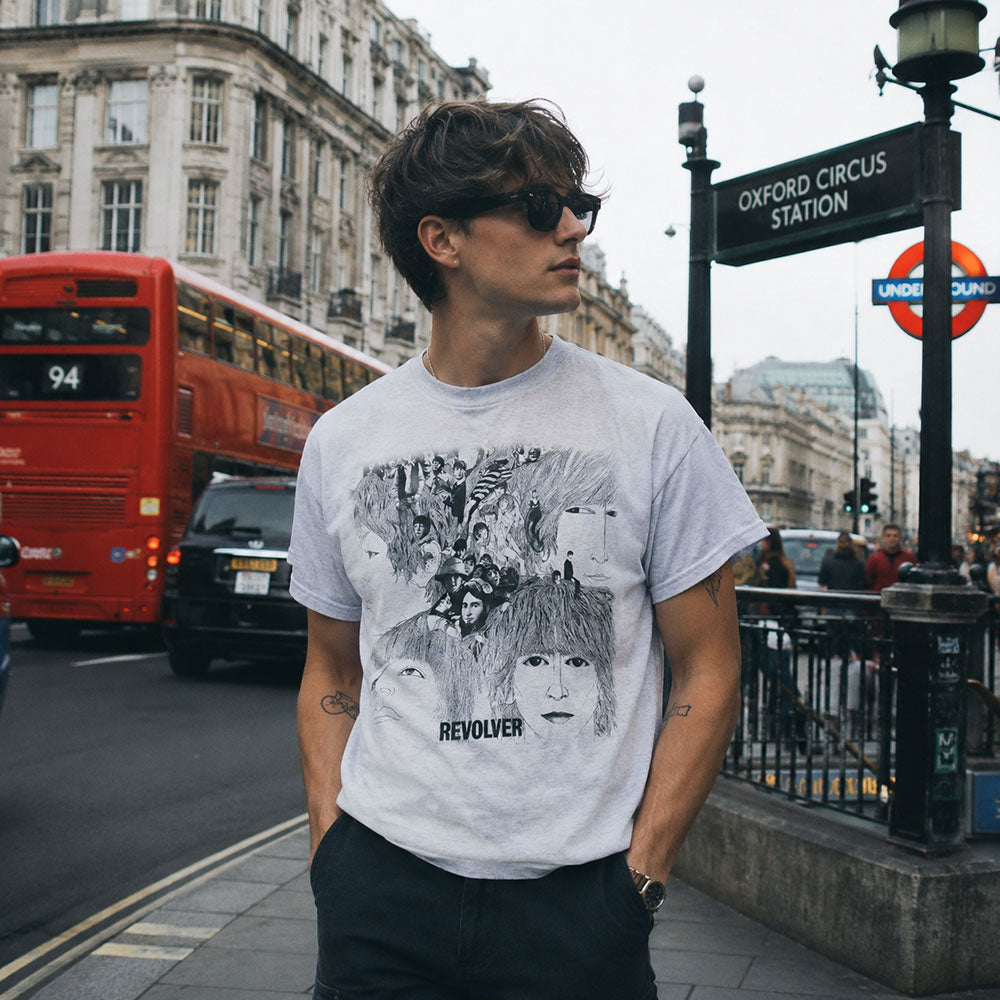 
                  
                    【予約商品】 THE BEATLES ビートルズ (来日 60周年 ) - REVOLVER ALBUM COVER / Tシャツ / メンズ
                  
                