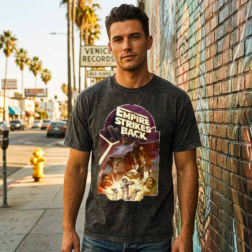 
                  
                    STAR WARS スターウォーズ (マンダロリアン・アンド・グローグー 5月22日 公開 ) - The Empire Strikes Back Explosion / Stone Wash / Tシャツ / メンズ
                  
                