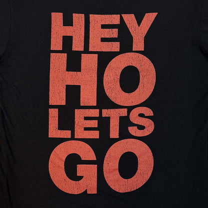 【予約商品】 RAMONES ラモーンズ (デビュー 50周年 ) - Hey Ho Red Block Text / バックプリントあり / カーボンソフト加工 / Tシャツ / メンズ